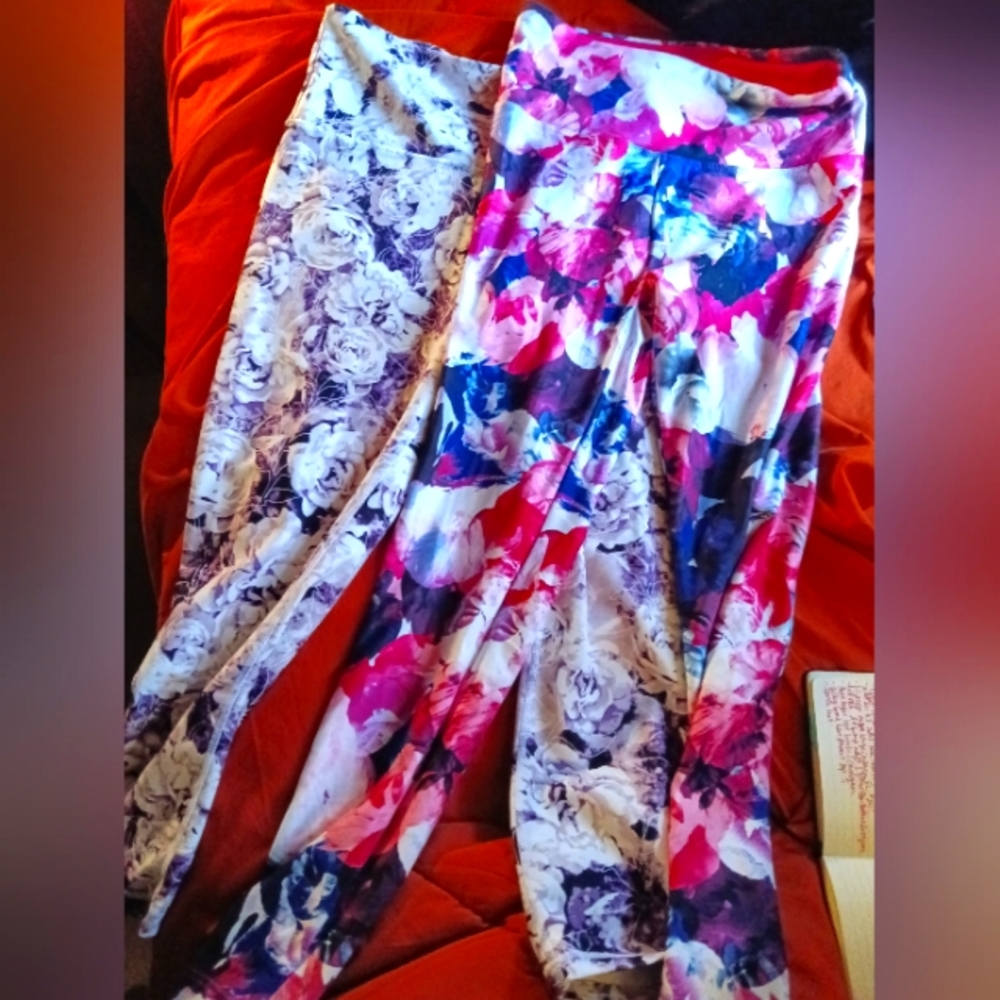 2 pairs women's M Bally cropped floral leggings
